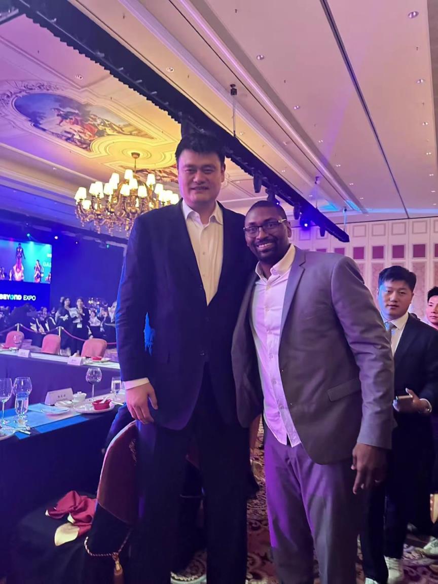 阿泰斯特曬與姚明合照：這是我最喜歡的隊友 姚??！