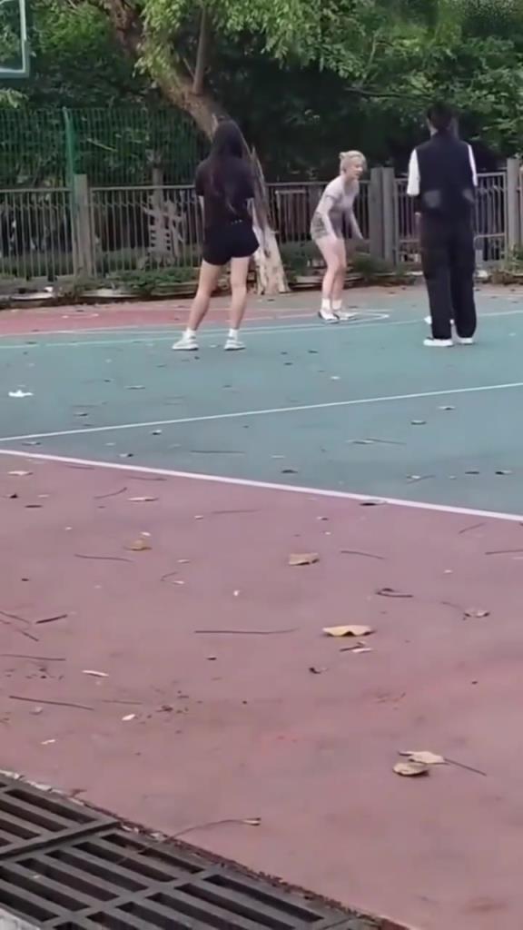 上來就背打女生的男人，真的活該沒有女朋友啊