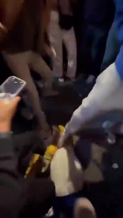 驚！尼克斯大勝步行者后，哈利伯頓遭主場球迷群毆